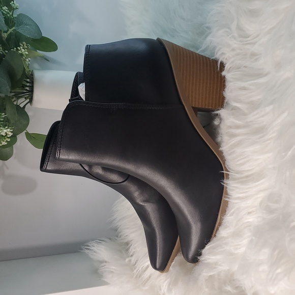 A.N.A women’s Dutch stacked heel booties. NWT - Picture 5 of 6